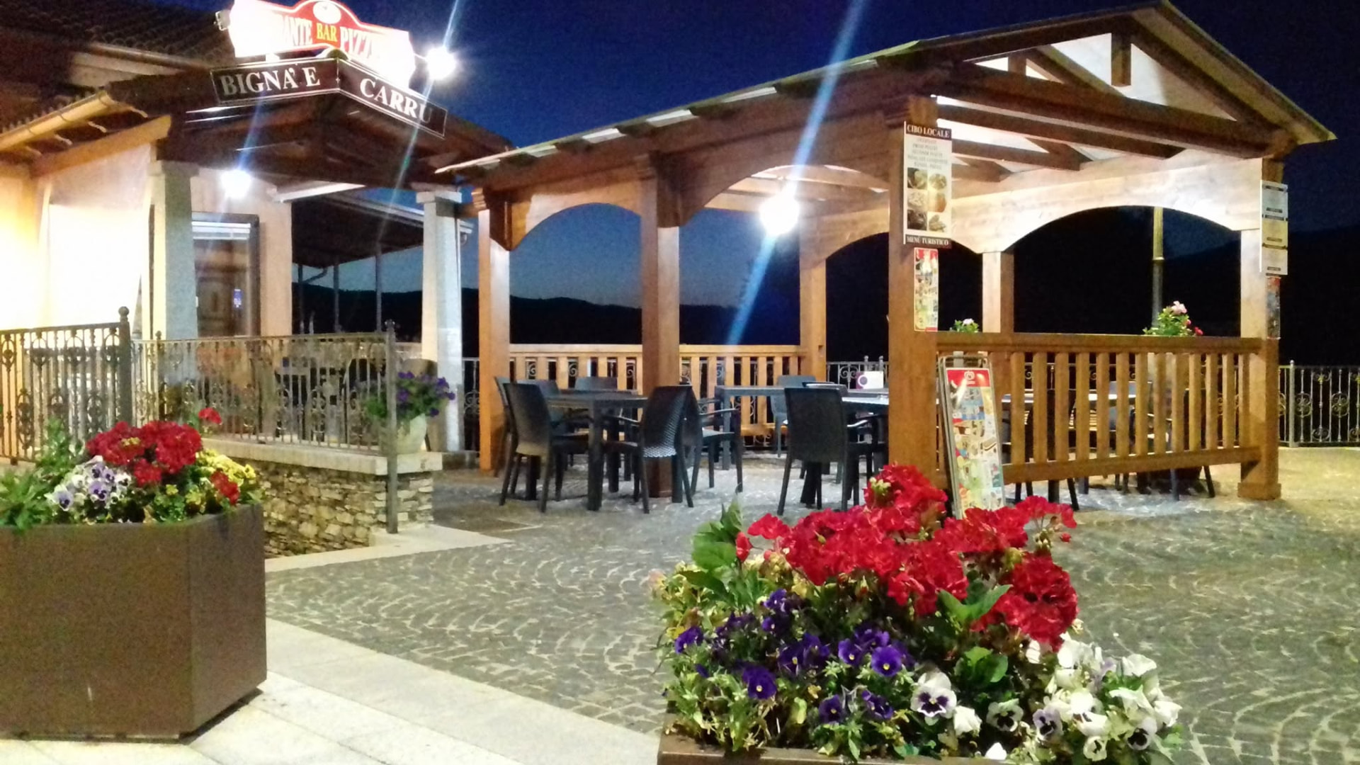 Terrazza e ingresso di Bigna’ e Carru a Belvì